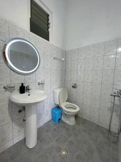 Albert Guest House - Borsh - 7