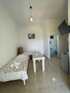 Albert Guest House - Borsh - 6