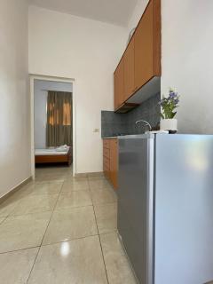 Albert Guest House - Borsh - 4