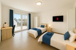 Komfortables Gästehaus von Leta Homes mit 3 Zimmern, Terrasse & Top-Ausstattung - Straubing - 0