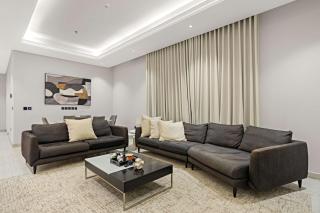 Silkhaus Luxe 3BR Great for Long Stays in Al Malqa - Riad - 0