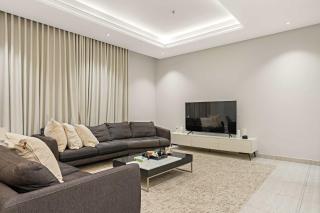 Silkhaus Luxe 3BR Great for Long Stays in Al Malqa - Riad - 9