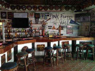 Harleys Pub and Hotel - Olongapo - 9