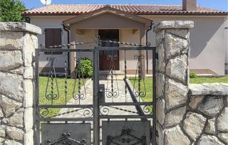 4 Bedroom Stunning Home In Labin - 2