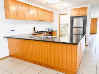 4 Pinnacle Place - North Wagga - 4