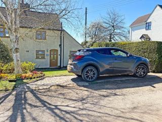 Petals Cottage - - 2