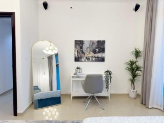 Luxury 2 BHK with Floating Bed in Dubai Marina DEC 1803 - 3
