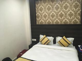 Hotel Dharam Villa At Sector 11, Noida - Neu-Delhi - 2