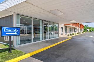 Travelodge by Wyndham Bloomington - Bloomington - 9