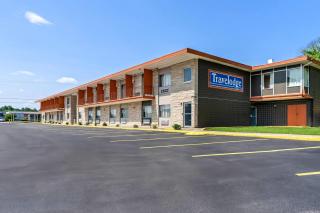 Travelodge by Wyndham Bloomington - Bloomington - 7