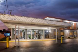 Travelodge by Wyndham Bloomington - Bloomington - 5