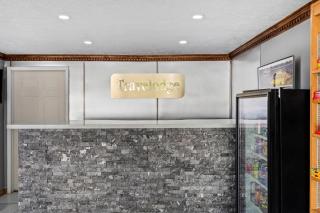 Travelodge by Wyndham Bloomington - Bloomington - 2