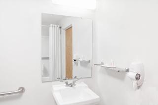 Super 8 by Wyndham Gas City Marion Area - Gas City - 8