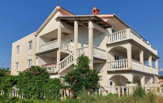 1 Bedroom Nice Apartment In Lopar - 9