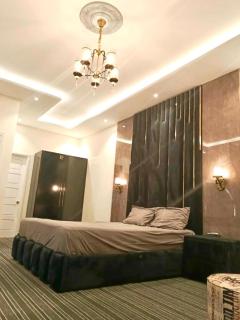 Grand Manor House - 0