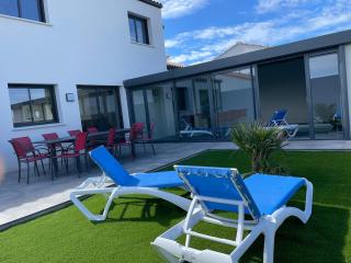 Villa récente avec piscine intérieure chauffée, 10 personnes - 2