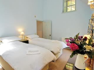 Courtyard Cottage - 1