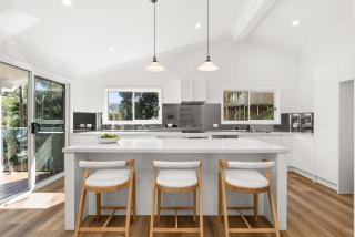 Waterside Retreat with Hillside House and Boathouse in Church Point - Church Point - 7