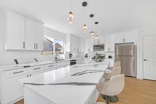 Luxury 3BR Near Strip, Hot Spa & Pool, Gazebo, BBQ - Las Vegas - 3