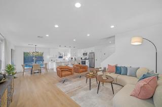 Luxury 3BR Near Strip, Hot Spa & Pool, Gazebo, BBQ - Las Vegas - 9