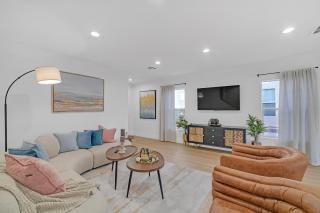 Luxury 3BR Near Strip, Hot Spa & Pool, Gazebo, BBQ - Las Vegas - 6