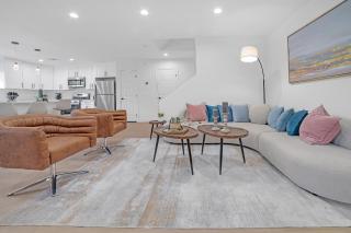 Luxury 3BR Near Strip, Hot Spa & Pool, Gazebo, BBQ - Las Vegas - 8