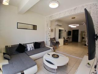 Spacious 2 Bedroom Apartment - Larnaca - 8