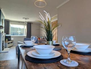 Spacious 4Bed Home, Sleeps 6, Gardens & Parking - Balderton - 7