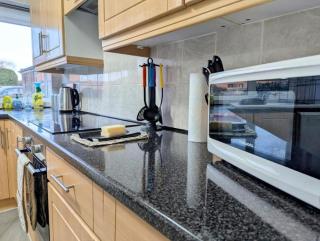 Spacious 4Bed Home, Sleeps 6, Gardens & Parking - Balderton - 8