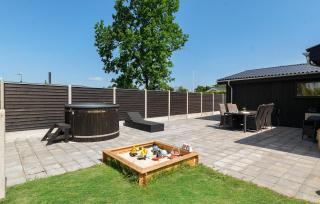 Gorgeous Home In Hadsund With Wifi - Hadsund - 1