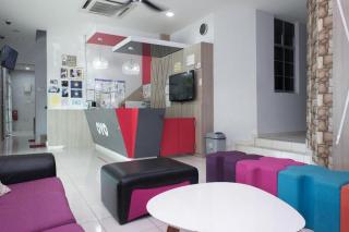 Super OYO 89930 Golden Guest House - 8