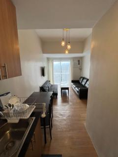 1BR Condo at The Loop - Pontud - 0