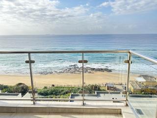 702 Bermudas modern 3 bedroom beach front sea view apartment - Durban - 9