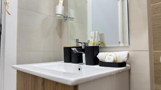 Masdar City 2BR Cozy Family Escape Pool Access - Abu Dhabi - 4