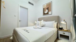 Serene 2BR Getaway in Masdar City - Abu Dhabi - 9