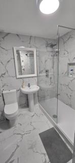 4-Bed Townhouse with Sea Views - Hythe - 8