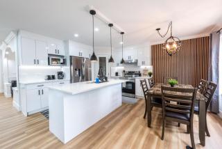 Valley Villa Spacious 5BD Getaway! Sleep 12, 1hr to Banff, 40 Mins Canmore, 5 mins to WinSport & Olympic park - 9