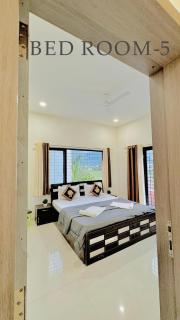Mistwood Villa, Luxury 5BHK with Pool - Kārli - 5