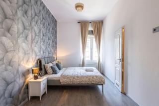 Spacious 4 BDR, 4 BTHR Apartment in the Center of Budapest - 0