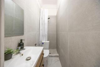 Spacious 4 BDR, 4 BTHR Apartment in the Center of Budapest - Budapest - 3