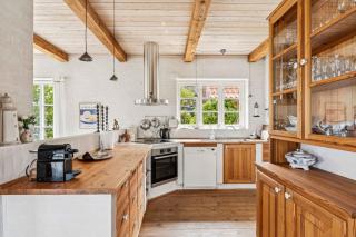 Luxury Holiday Home With Sea View - Svaneke - 3