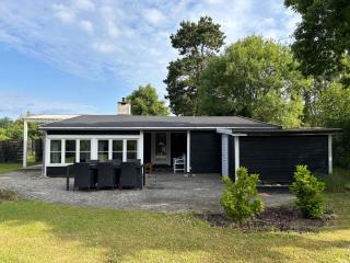 Charming 3-Bedroom Summerhouse With A Big Garden - Gilleleje - 0