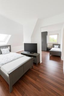 MODERN, VOLLAUSGESTATTET, GROßER PARKPLATZ, 4 ZIMMER - Bielefeld - 1