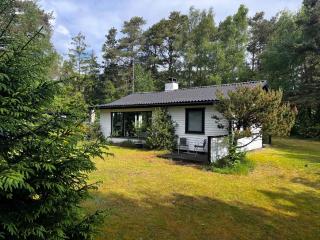 Cozy And Updated House On Large Private Lot, - Højby - 0