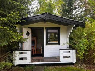 Cozy And Updated House On Large Private Lot, - Højby - 1
