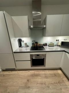 Popular in-demand stylish 1 bed - Beckton - 3