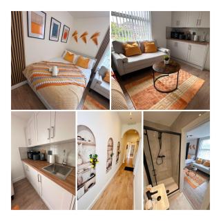 R4 - Luxury fully Self-Contained Studio with Private Bathroom and Kitchen - Halesowen - 0