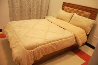 Spacious 5-Bedroom Apartment in the Heart of Bole - Addis Abeba - 2