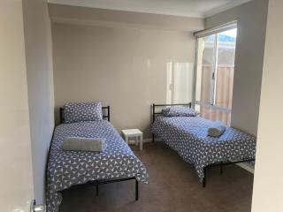 Atwell Family Accommodation - - 8
