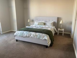 Atwell Family Accommodation - - 5
